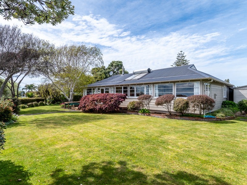 38 Wellwood Terrace, Te Awanga, Te Awanga - Carousel 1