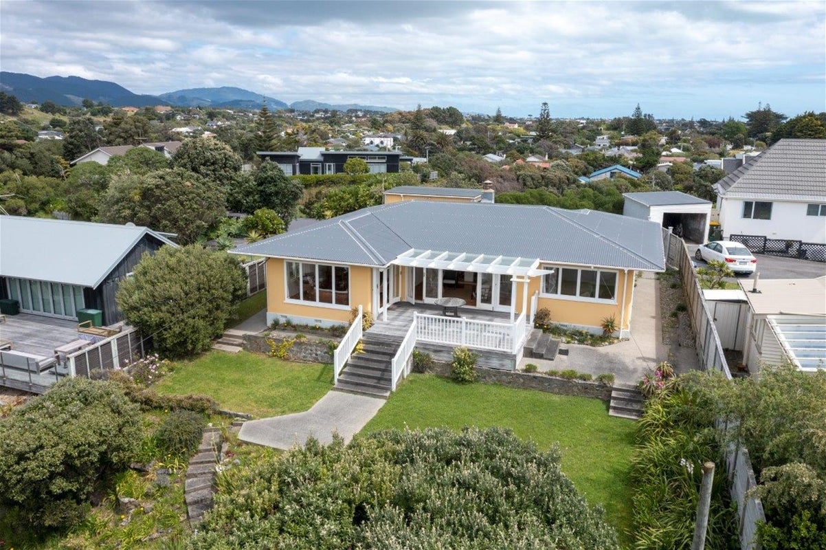 12 Heperi Street, Waikanae Beach, Waikanae - Carousel 1