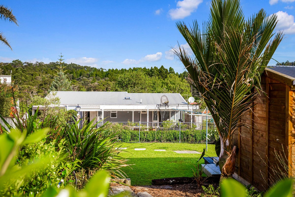 45 Grassmere Road, Henderson Valley, Auckland - Carousel 2