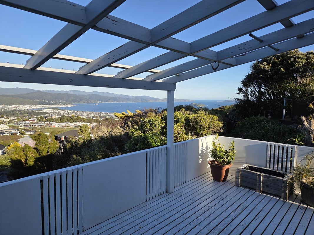 35 Acacia Avenue, Maungaraki, Lower Hutt - Carousel 1
