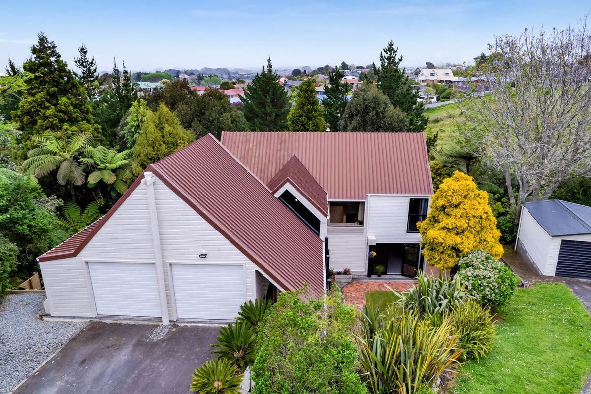 10 Hood Place, Spotswood, New Plymouth - Carousel 1