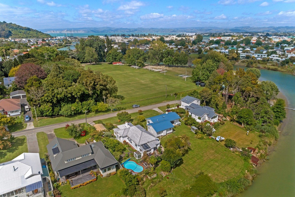 16 Score Road, Inner Kaiti, Gisborne - Carousel 25