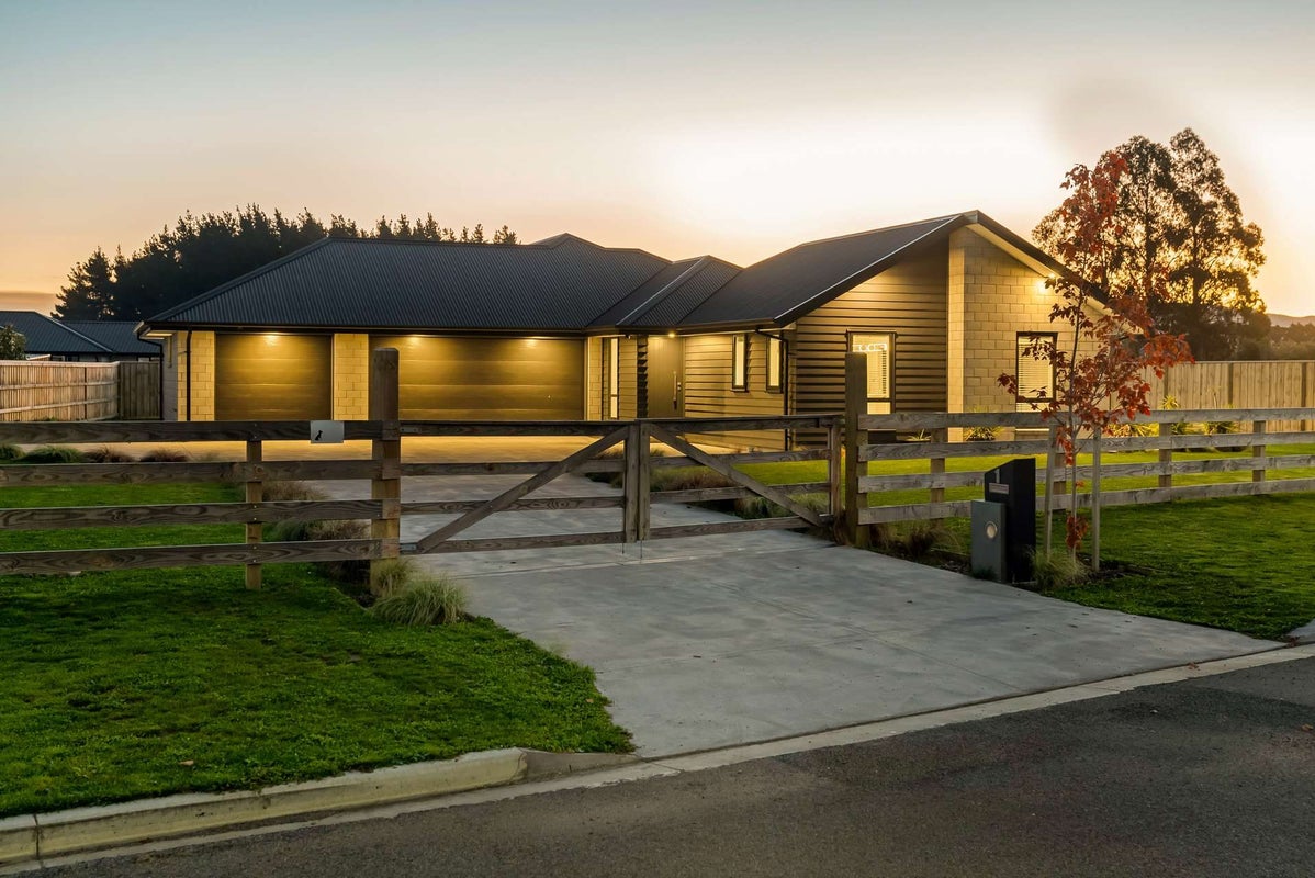 1 Harrier Place, Amberley, Amberley - Carousel 1