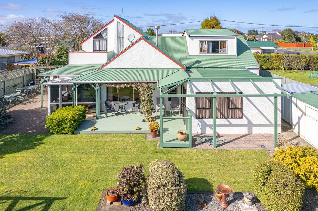 8 Cornwall Road, Springvale, Whanganui - Carousel 1