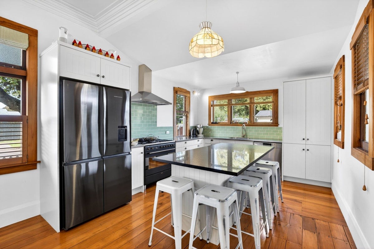 76 Vigor Brown Street, Napier South, Napier - Carousel 1