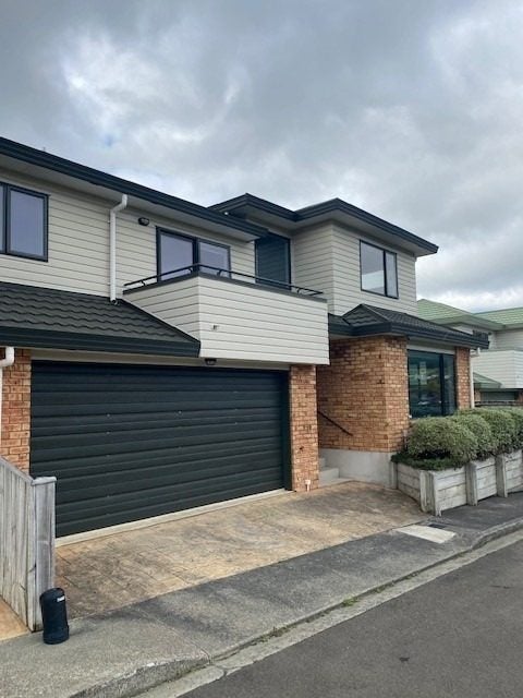 3A Duncan Street, Tawa, Wellington - Carousel 1