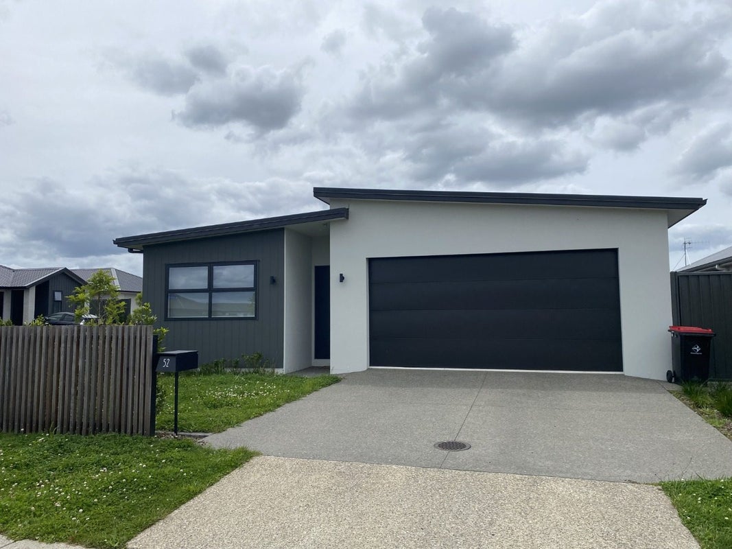 52 Hammick Crescent, Pyes Pa, Tauranga - Carousel 1