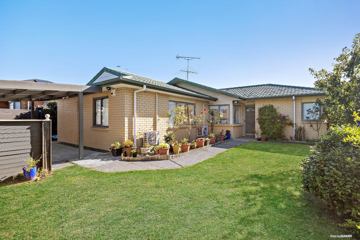 8 Sambrooke Crescent, Flat Bush, Auckland - Carousel 1