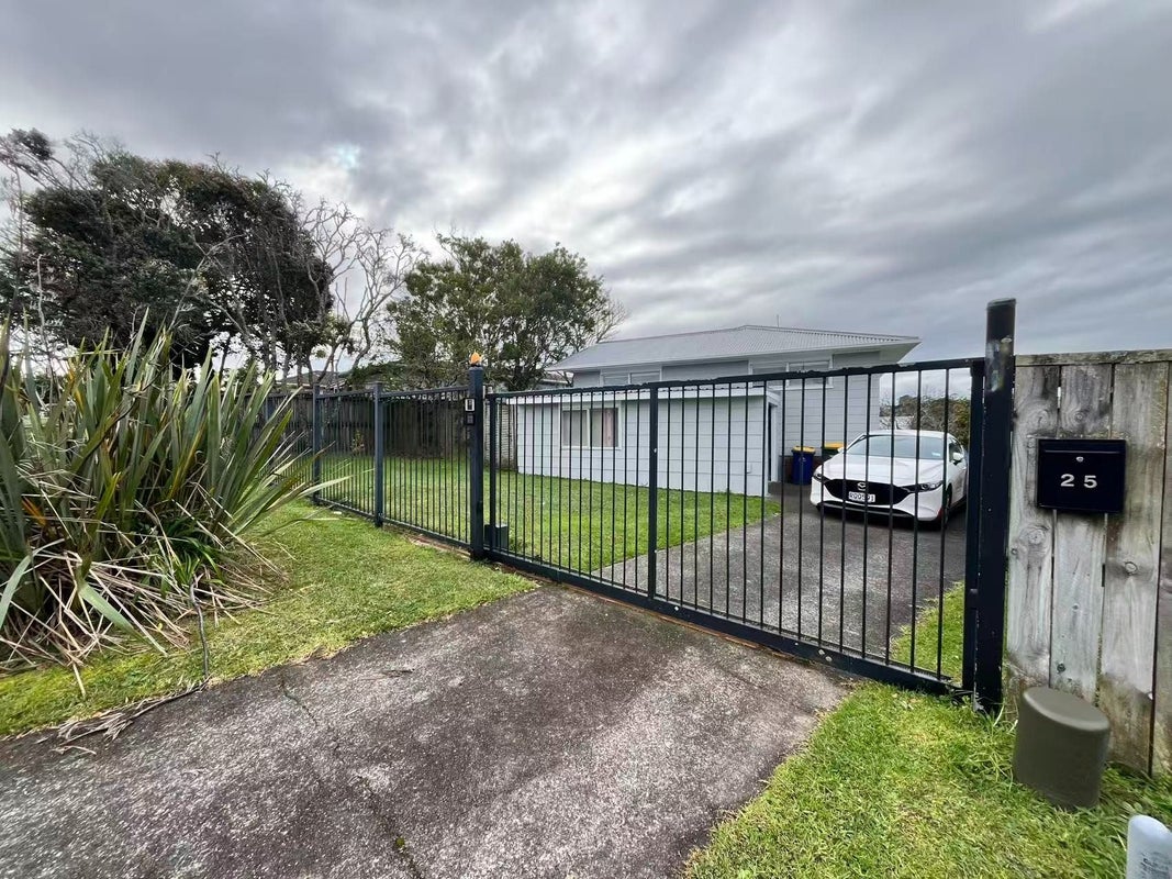 25 Cockayne Crescent, Sunnynook, Auckland - Carousel 24