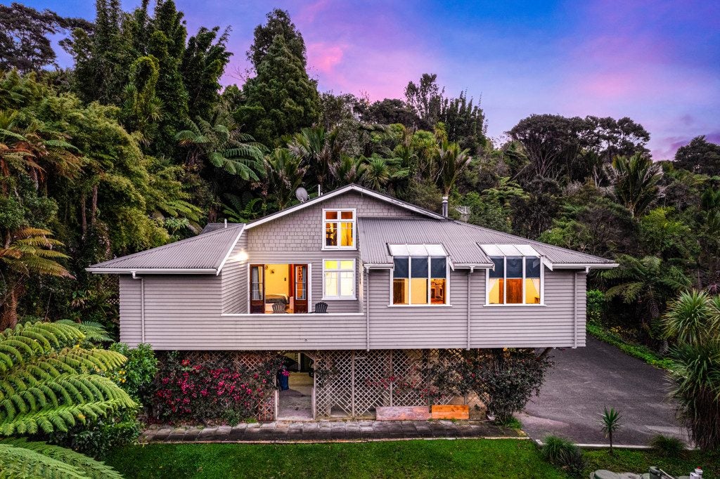 47 Rimu Road, Oratia, Auckland - Carousel 1