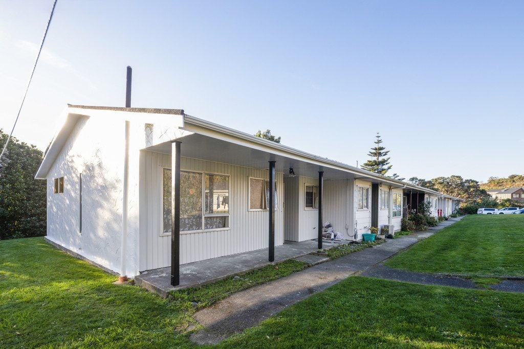 3/10 Petherick Crescent, Johnsonville, Wellington - Carousel 15