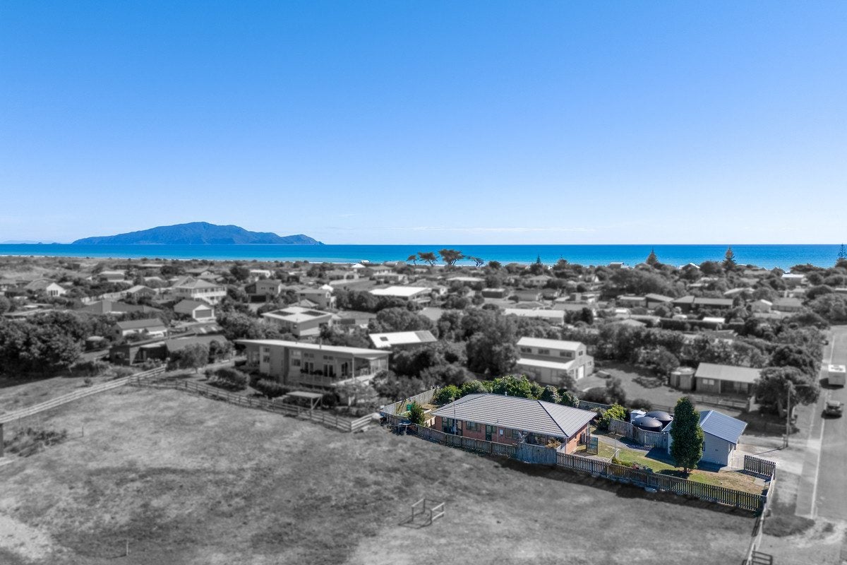 13 Brendan Drive, Te Horo Beach - Carousel 1