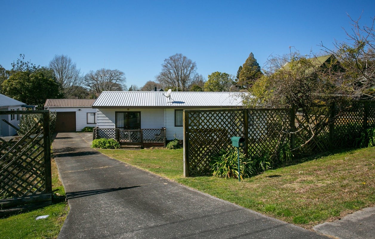 16 Goldsmith Street, Leamington, Cambridge - Carousel 1