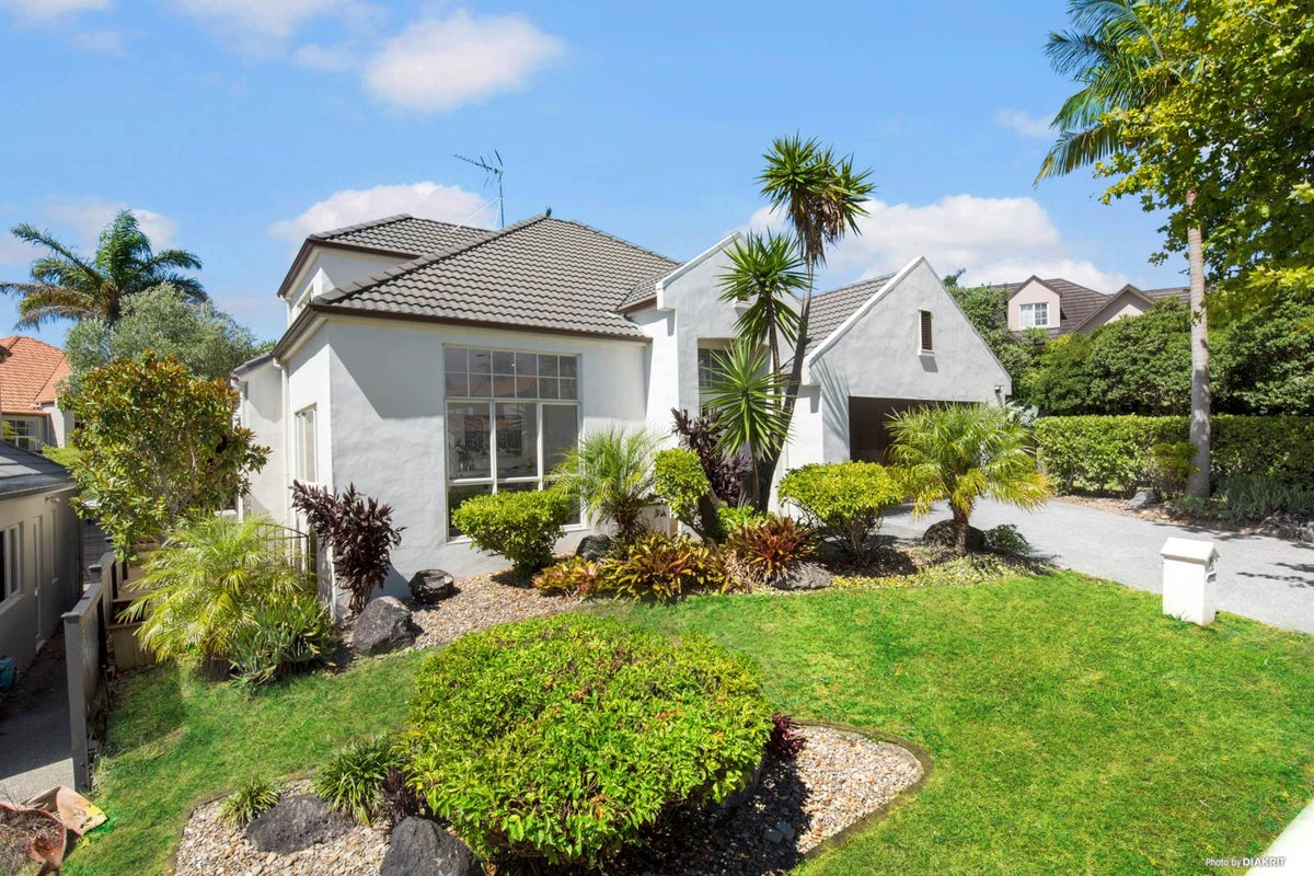 16 Brooke Ridge Rise, East Tamaki Heights, Auckland - Carousel 2