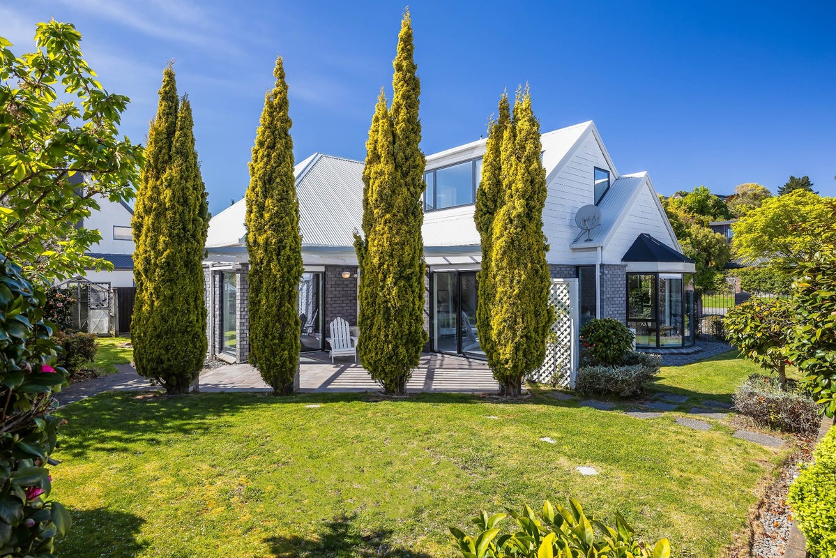 3 Pentonville Close, Westmorland, Christchurch - Carousel 1