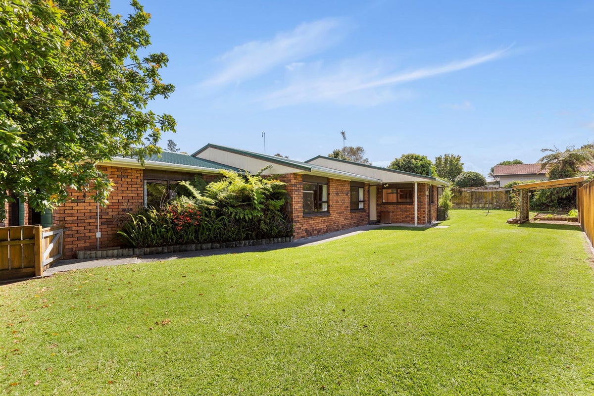 69 Carnoustie Drive, Wattle Downs, Auckland - Carousel 1