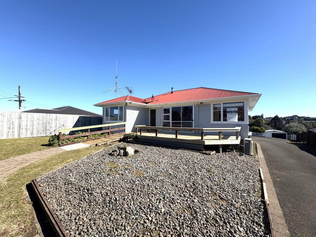 1 Thomson Avenue, Dinsdale, Hamilton - Carousel 2