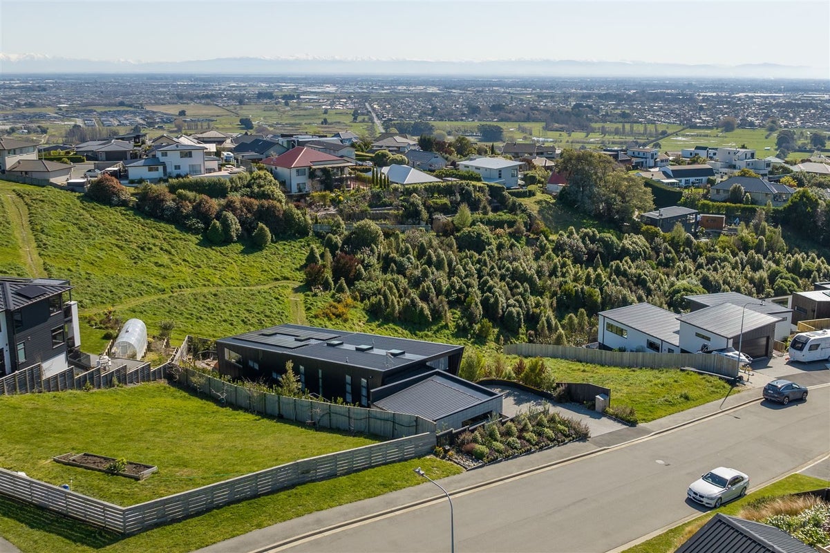 3 Caldberg Close, Westmorland, Christchurch - Carousel 31