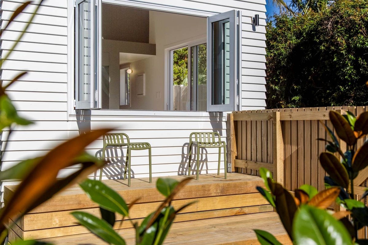 26A Clinton Avenue, Te Atatu Peninsula, Waitakere City, Auckland - Carousel 1