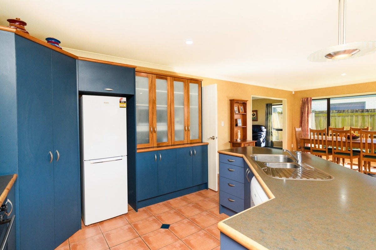 16 Presidential Drive, Milson, Palmerston North - Carousel 2