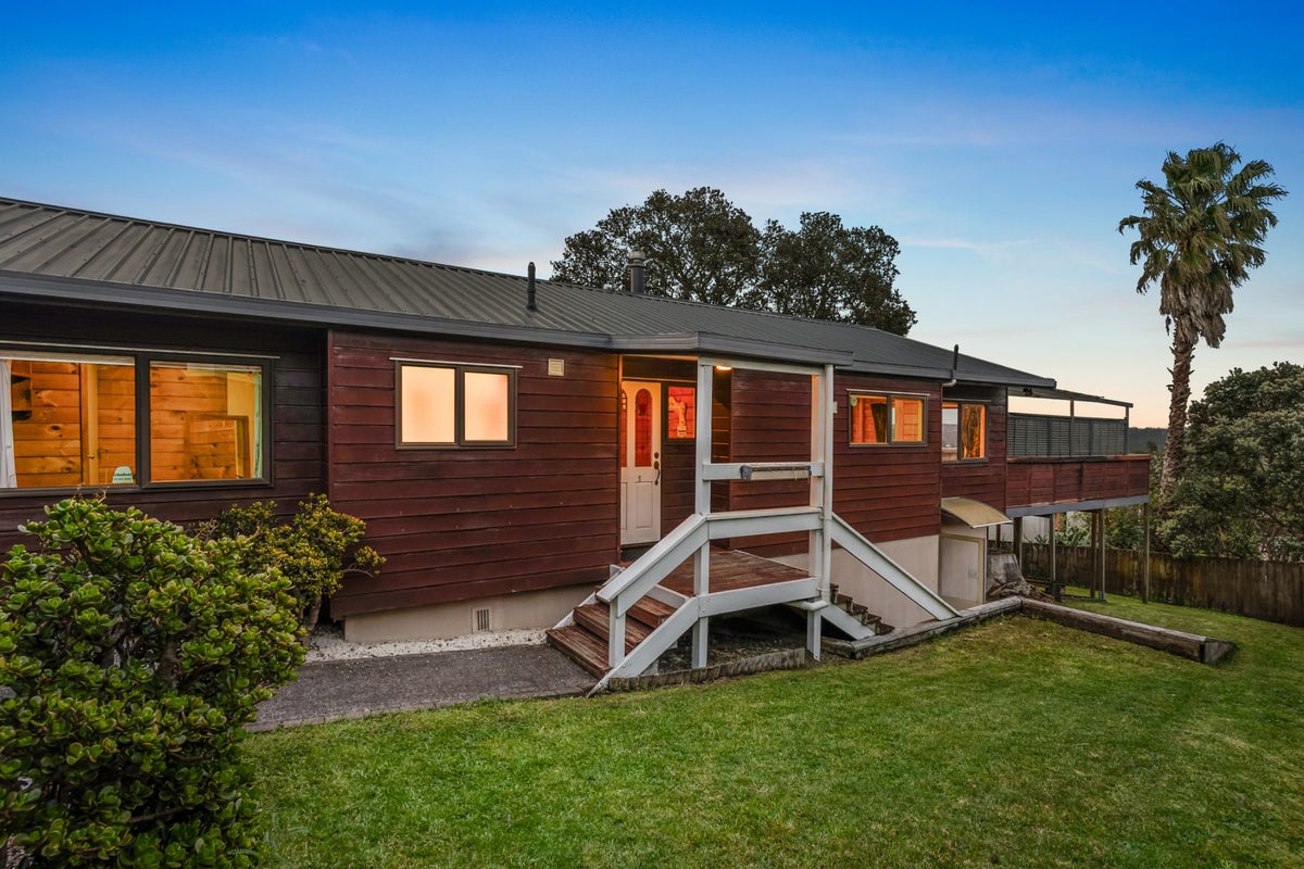 17A Rangatira Road, Birkdale, Auckland - Carousel 1