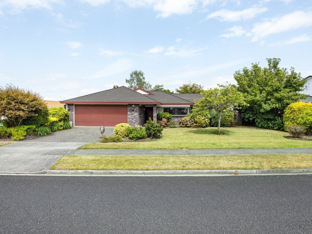 6 Moreland Avenue, Pukete, Hamilton - Carousel 1