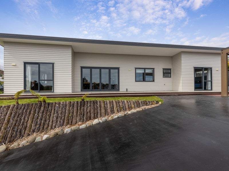 86 Dorset Avenue, Lynmouth, New Plymouth - Carousel 1
