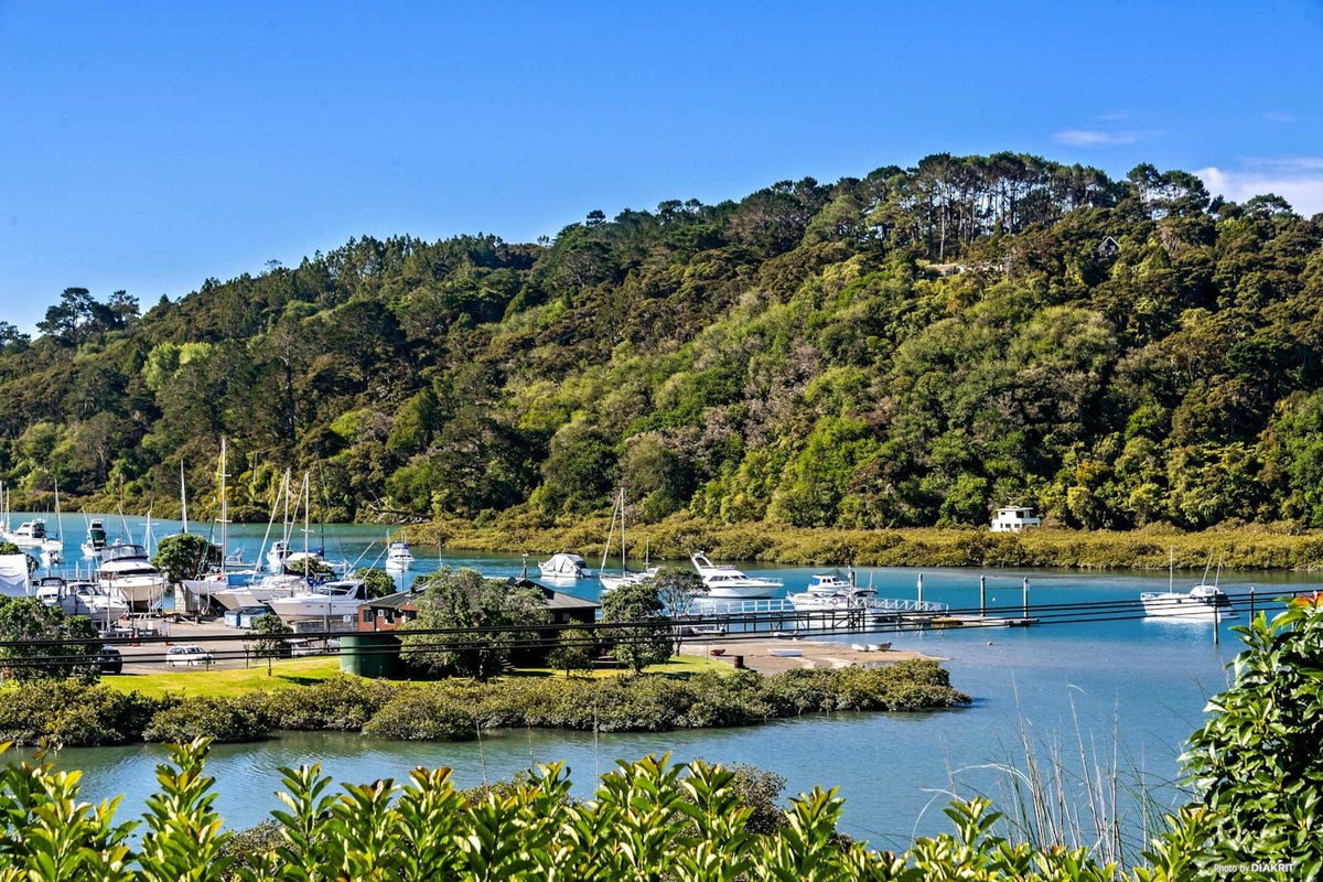 17 Flounder Point Road, Stillwater, Silverdale - Carousel 1