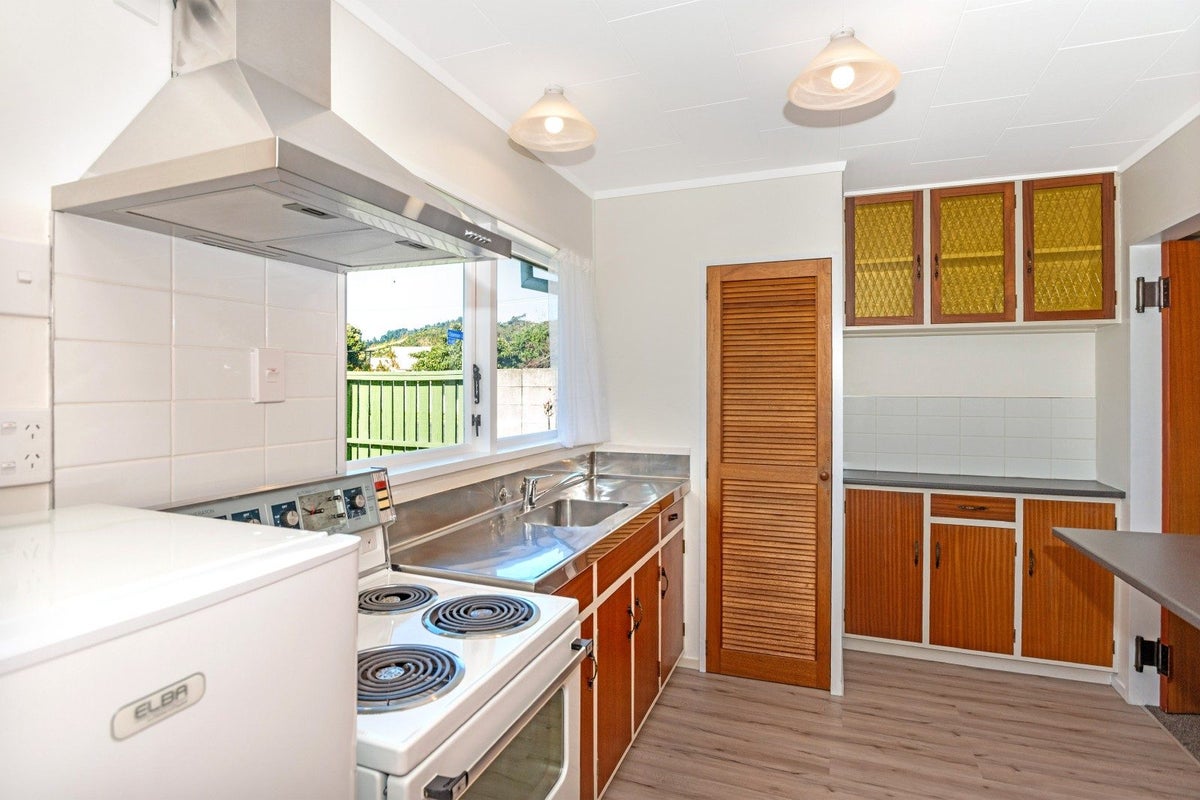 1 Stevenson Lane, Kaiti, Gisborne - Carousel 2