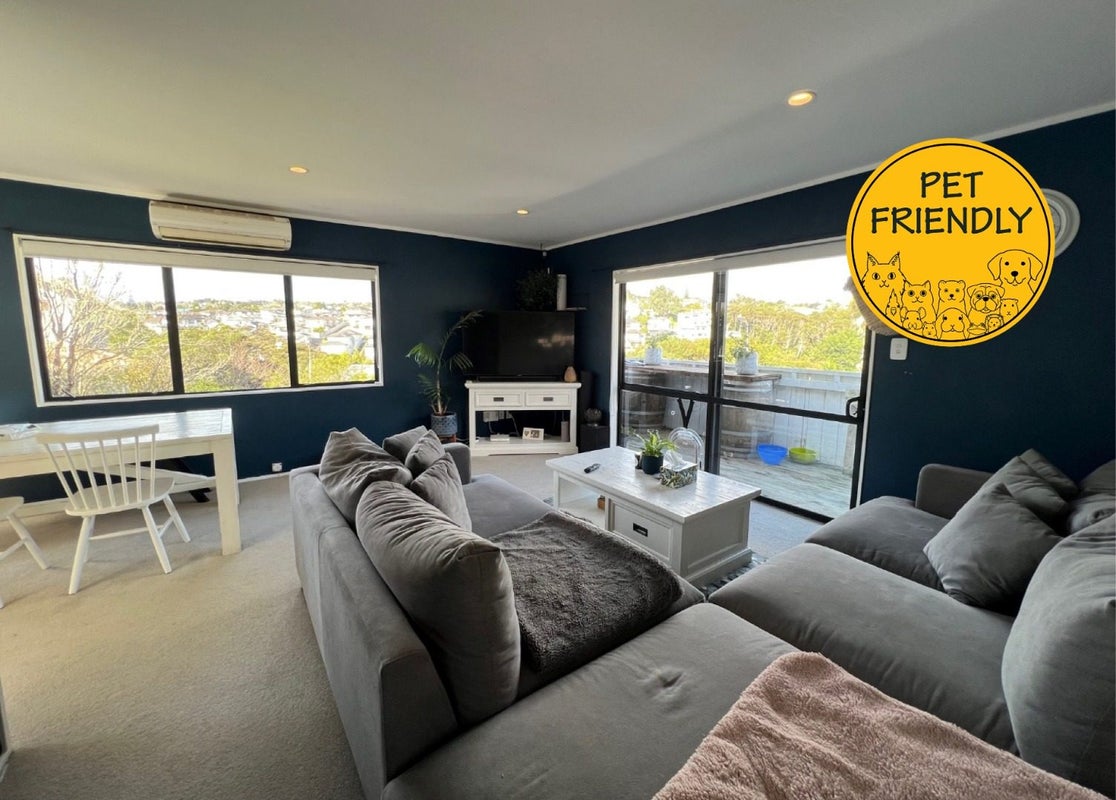 1/3 Fernlea Rise, Bayview, Auckland - Carousel 1