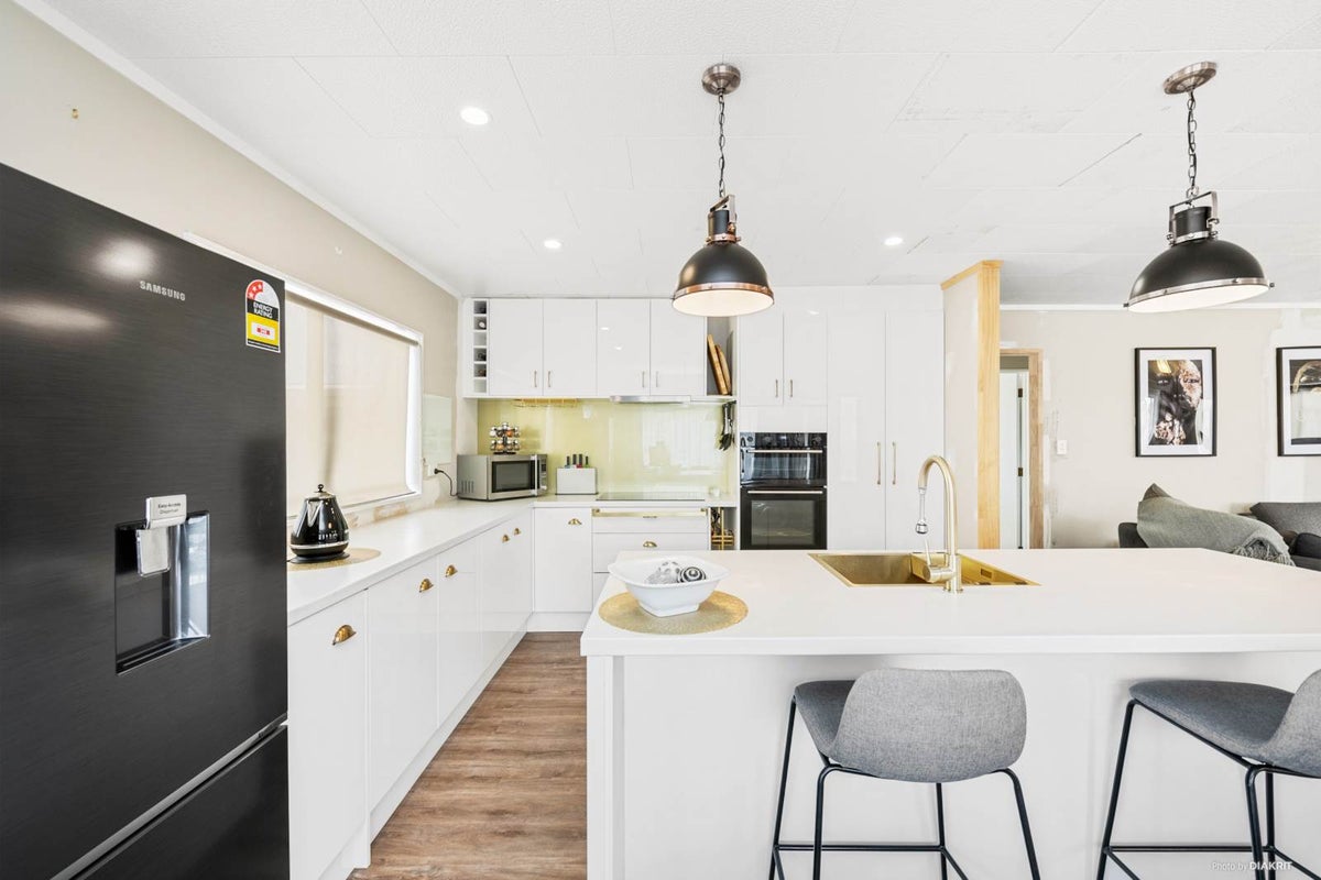 12 Westhaven Place, Tuakau, Tuakau - Carousel 1