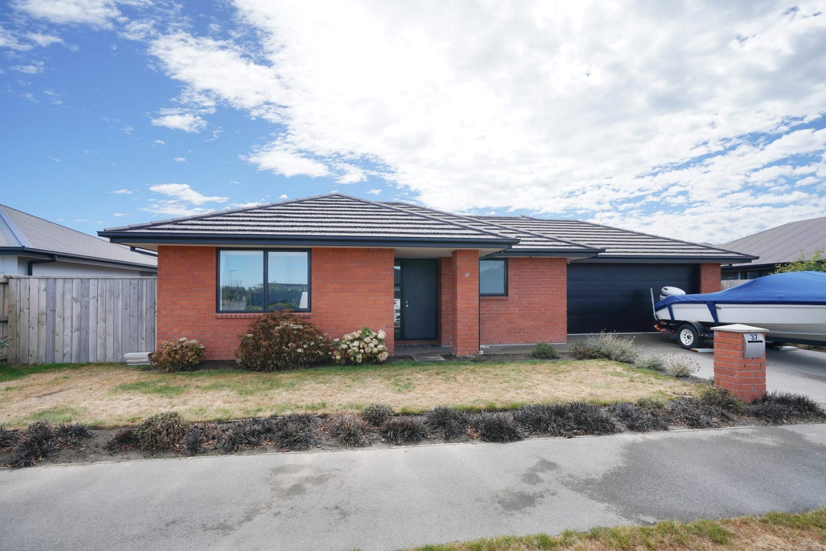37 Katrine Drive, Marshland, Christchurch - Carousel 2