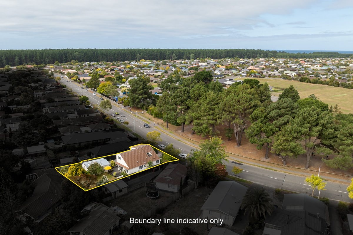209 Queenspark Drive, Parklands, Christchurch - Carousel 1