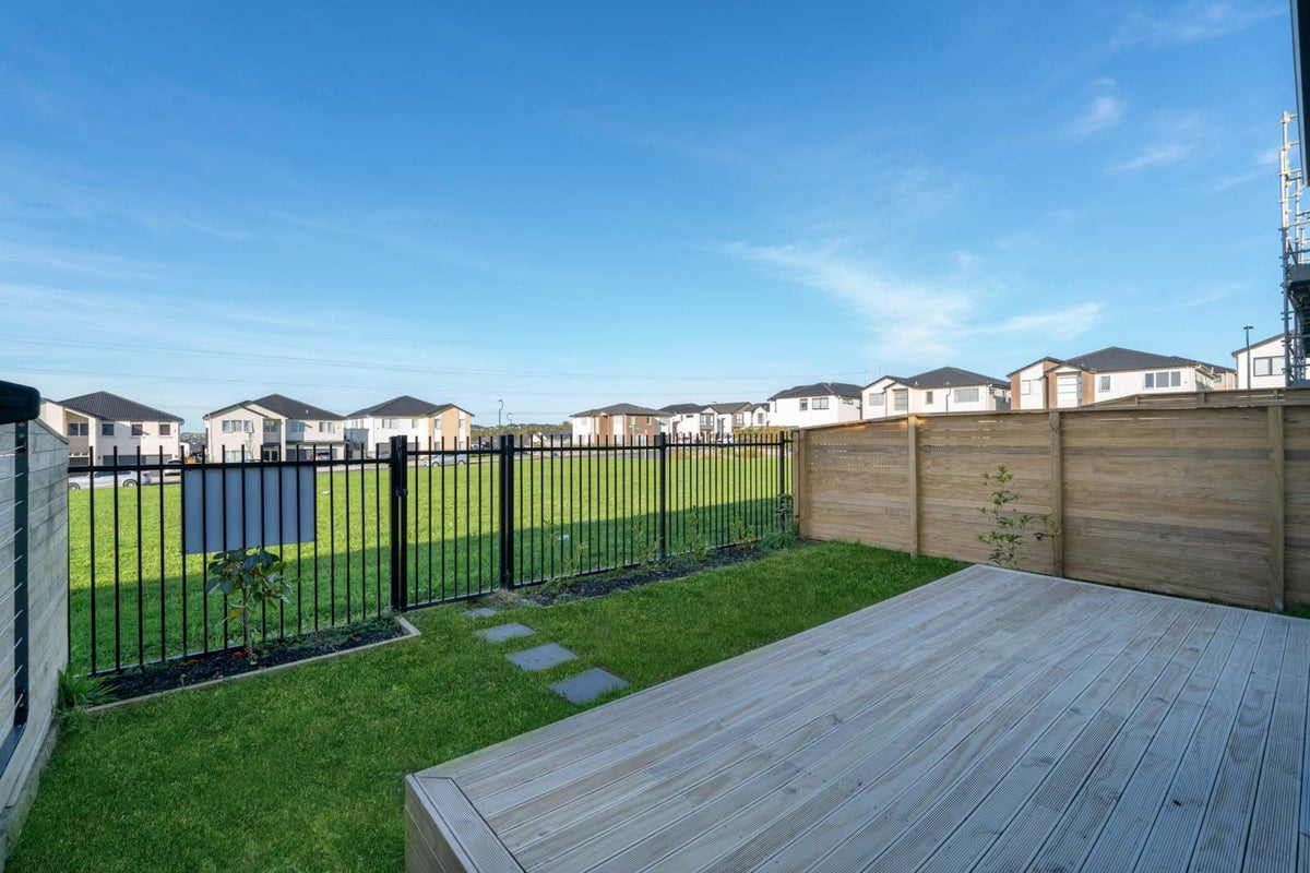 7 Seelie Court, Flat Bush, Auckland - Carousel 2