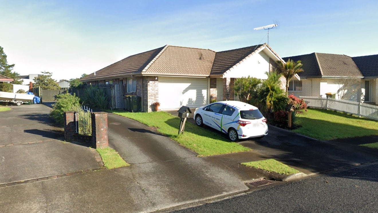 2/84 Frank Nobilo Drive, Golflands, Auckland - Carousel 1