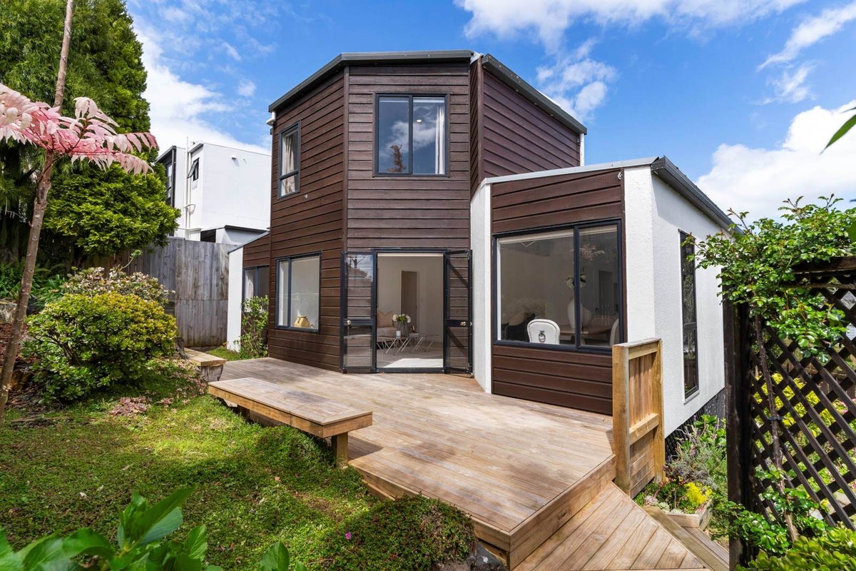 1/6 Mira Place, Windsor Park, Auckland - Carousel 1
