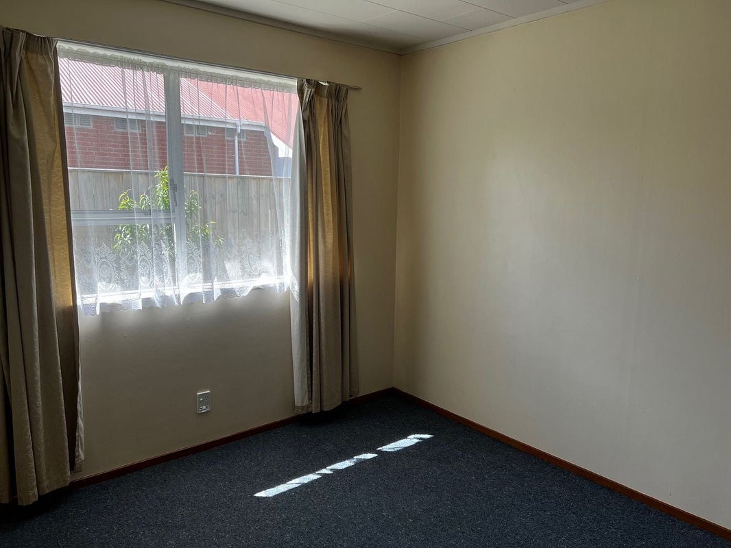 31 Islington Street, Trentham, Upper Hutt - Carousel 2