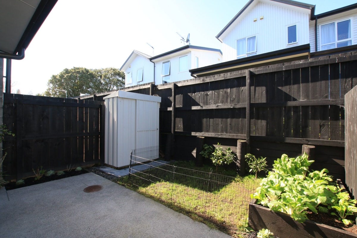 5 Glenbrae Glade, Glen Innes, Auckland - Carousel 9