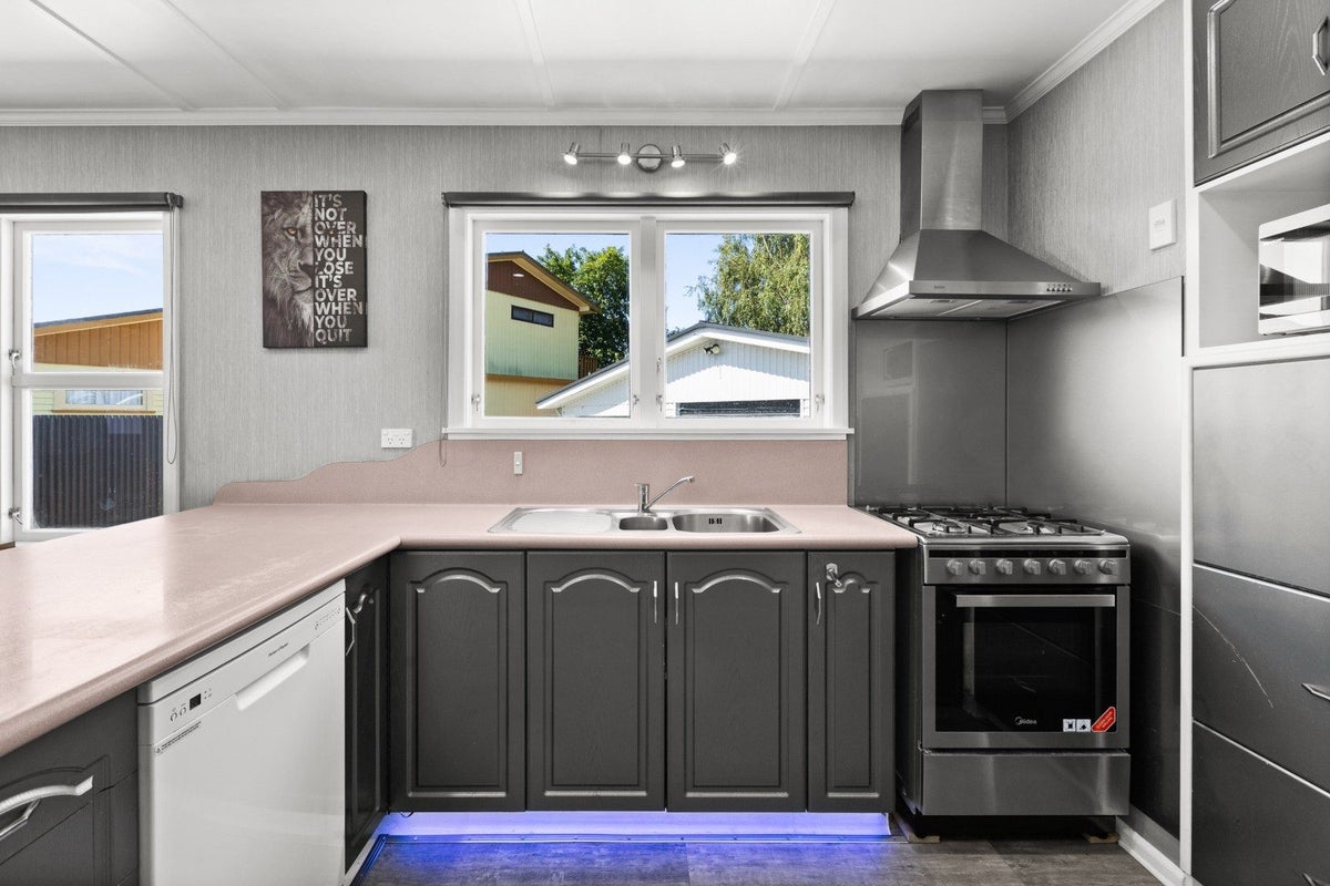 12 Woodhouse Place, Pirimai, Napier - Carousel 2