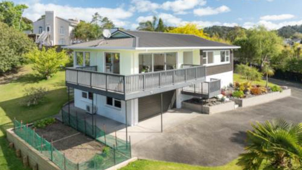 48 Atkinson Road, Titirangi, Auckland - Carousel 1