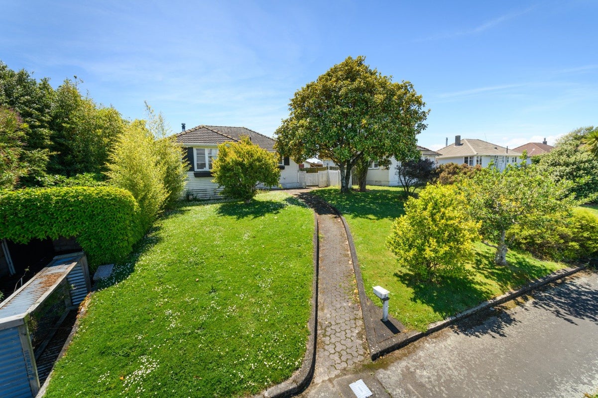 3 Clyde Crescent, Roslyn, Palmerston North - Carousel 1