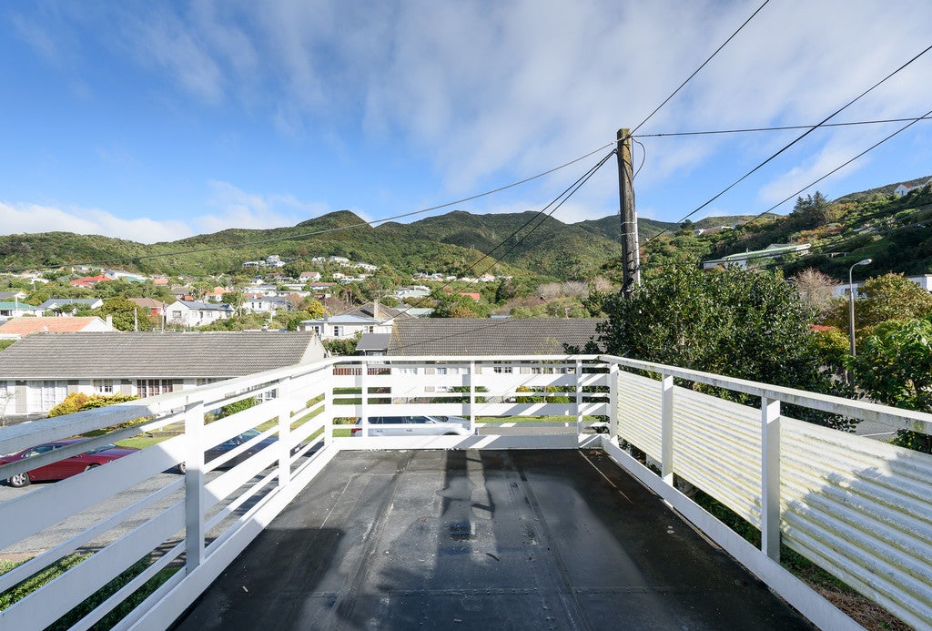 4 Thurleigh Grove, Karori, Wellington - Carousel 2