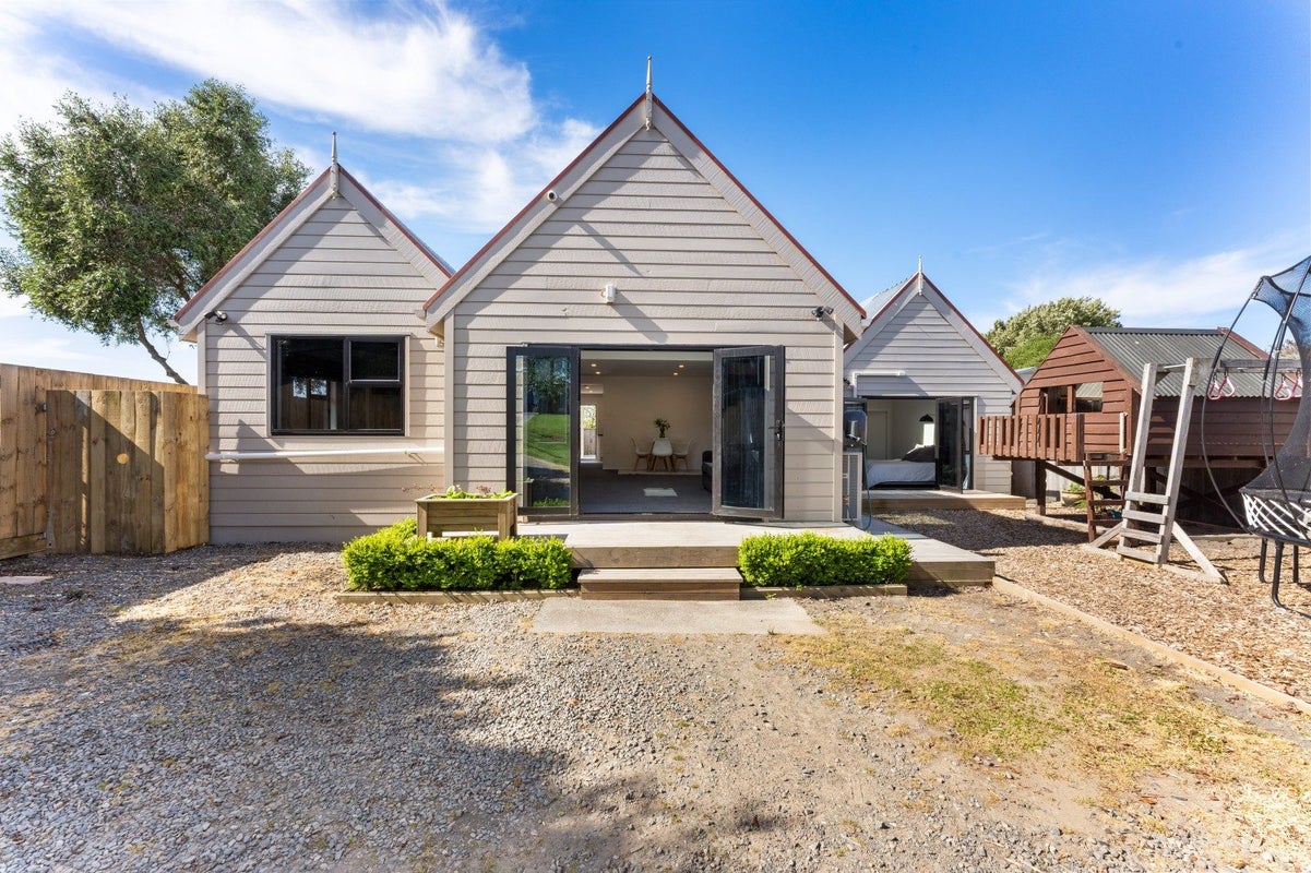 28 Kaka Road, Raumati Beach, Paraparaumu - Carousel 1