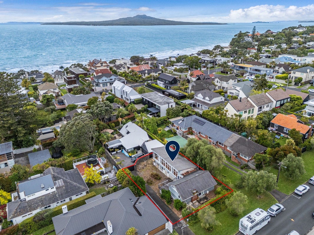 5 Beacholm Road, Takapuna, Auckland - Carousel 1