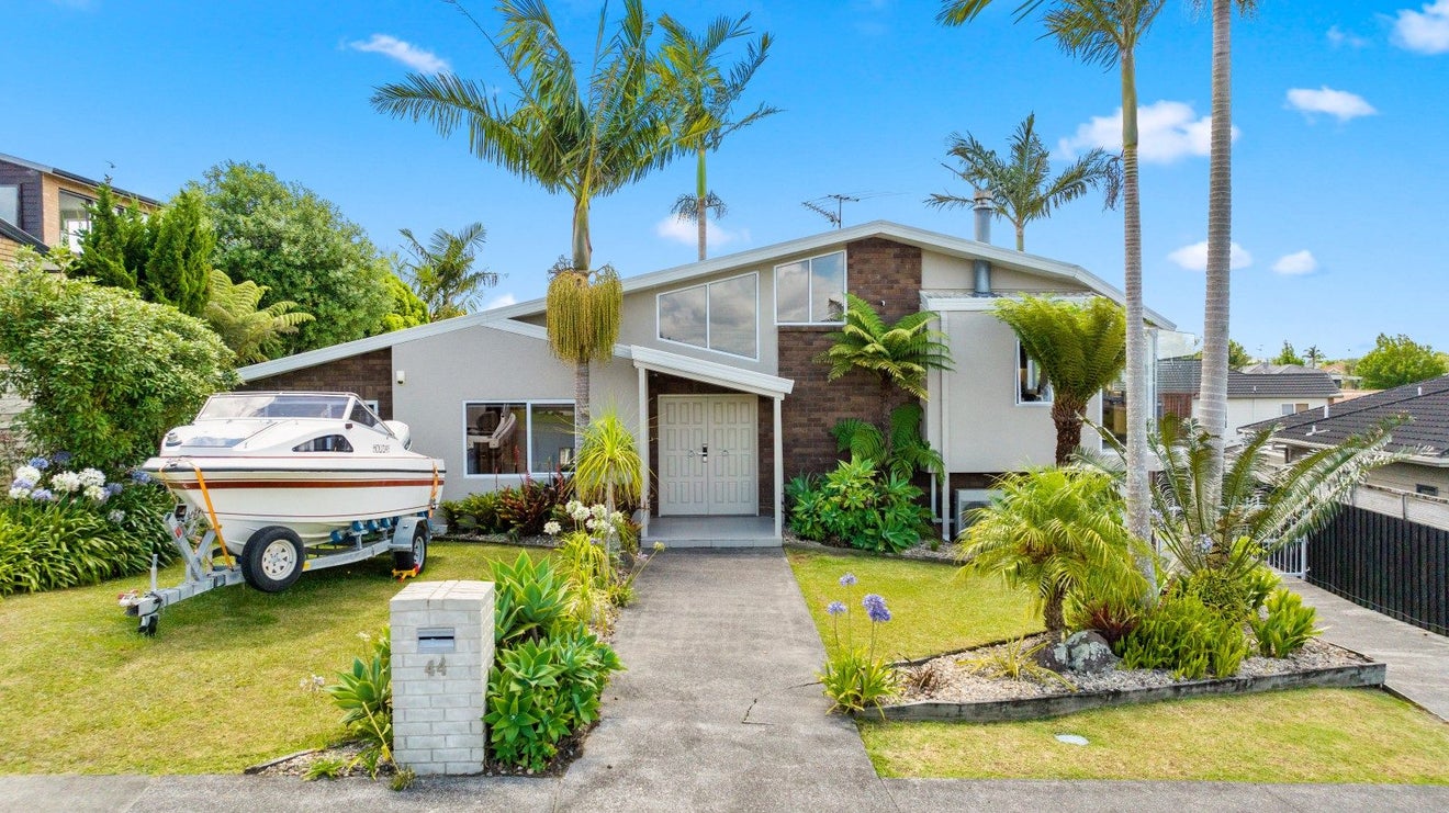 44 Westpark Drive, West Harbour, Auckland - Carousel 1