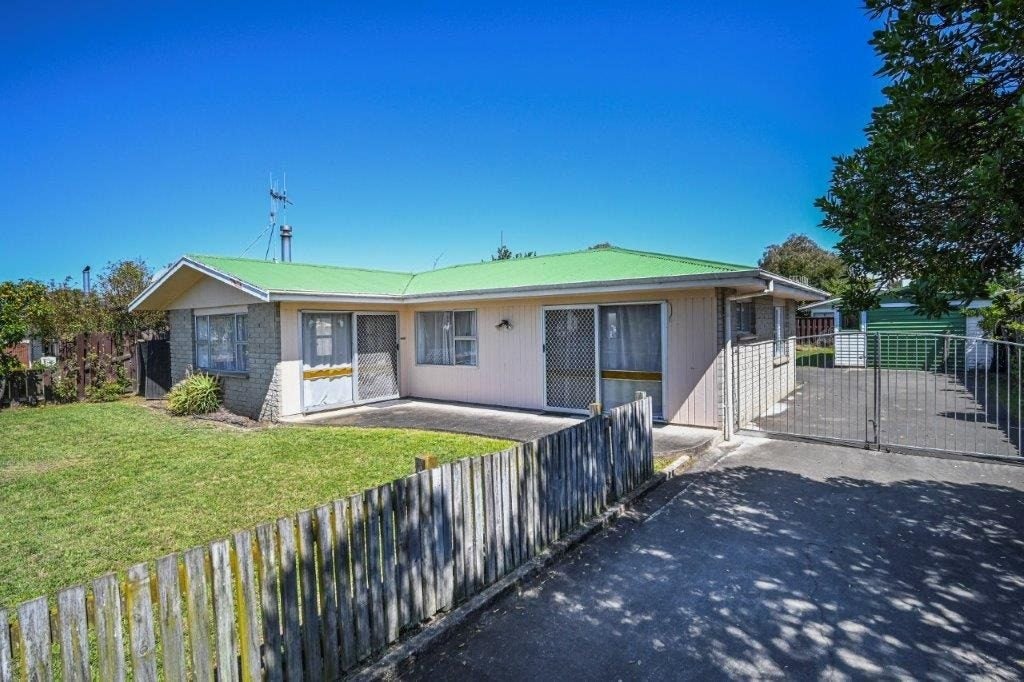 20 Cartier Crescent, Flaxmere, Hastings - Carousel 1