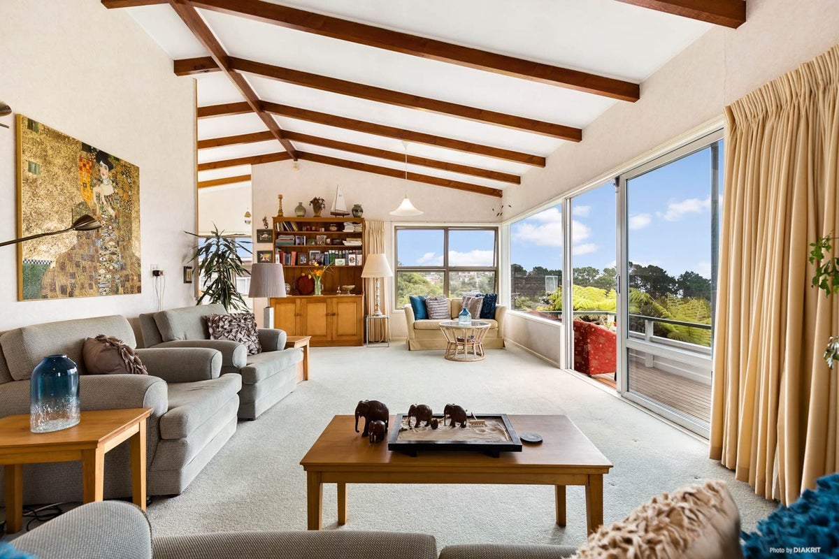 20 Teal Crescent, Beach Haven, Auckland - Carousel 2