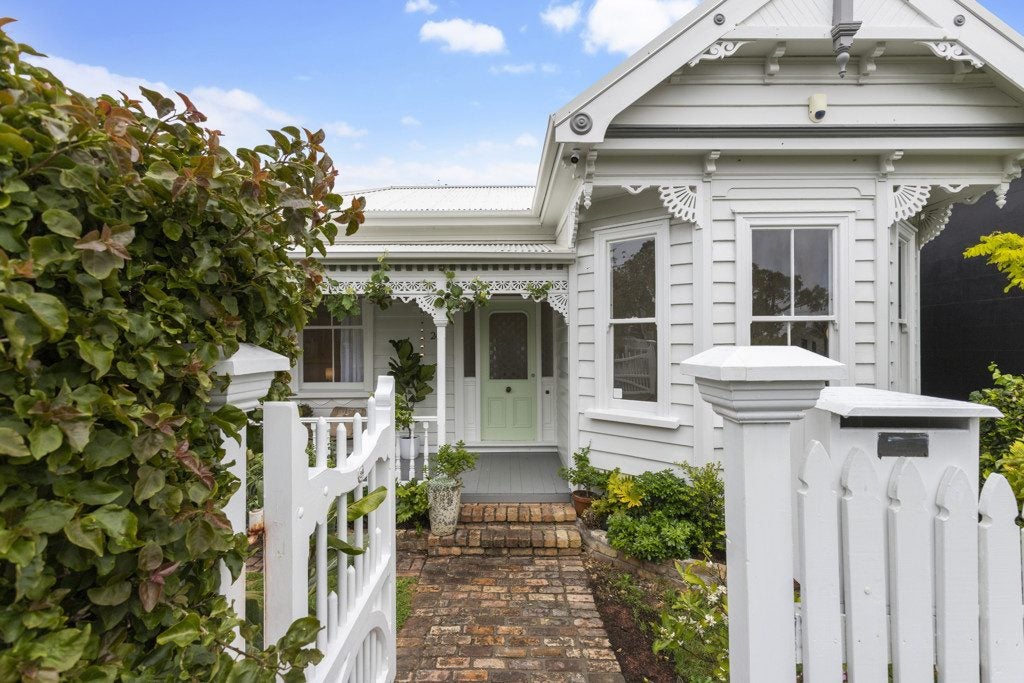 24 Burnley Terrace, Mount Eden, Auckland - Carousel 1
