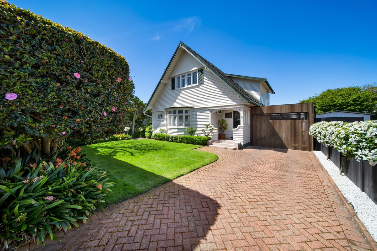 125 Carrington Street, Lower Vogeltown, New Plymouth - Carousel 2