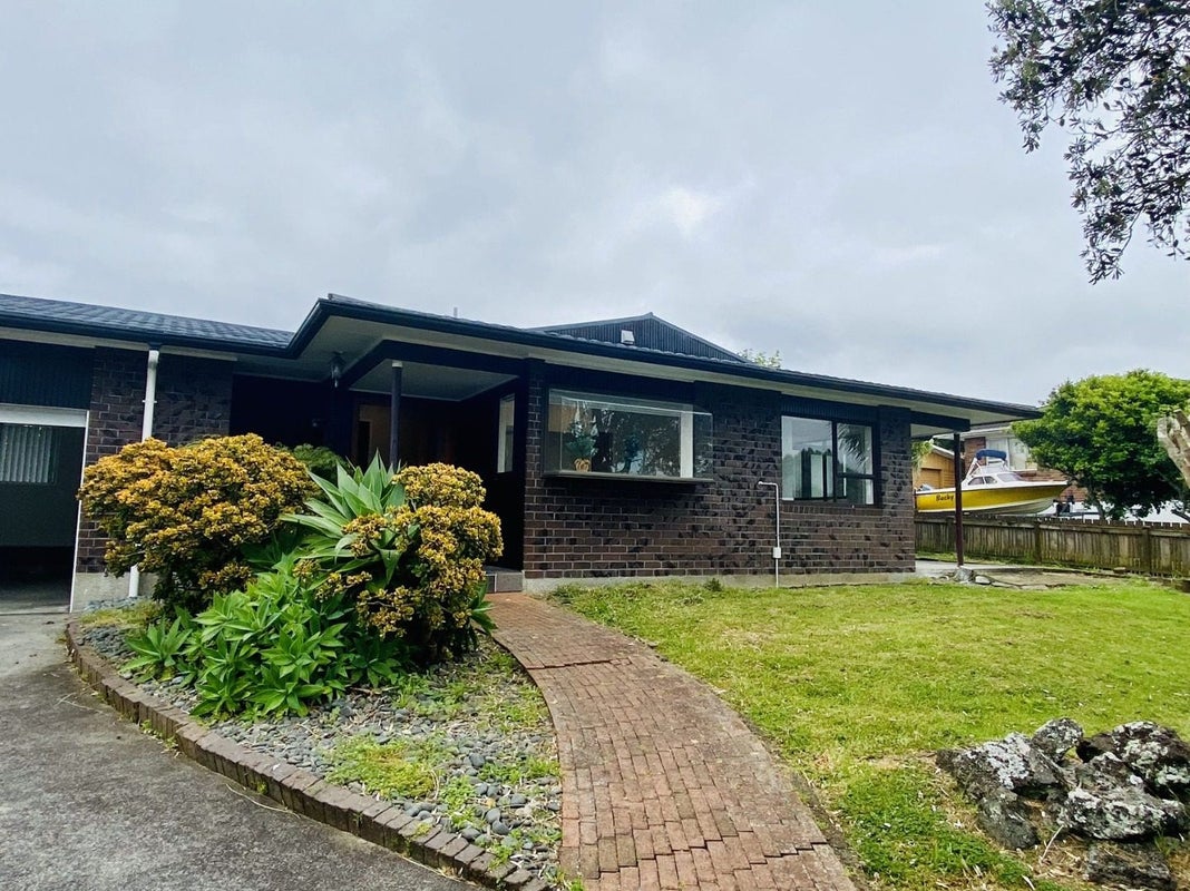 7 Rene Place, Sunnyhills, Auckland - Carousel 1